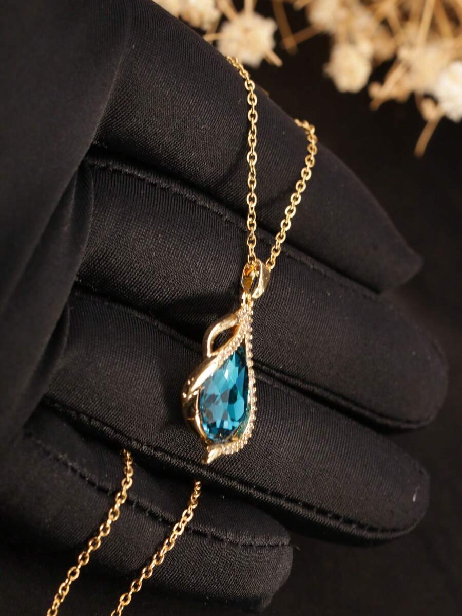 Azura Teardrop Necklace