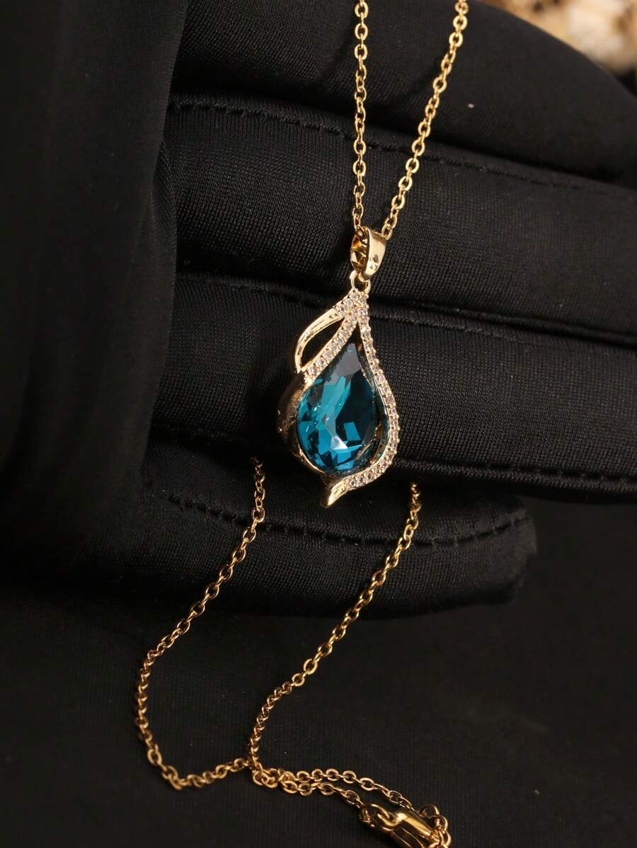 Azura Teardrop Necklace