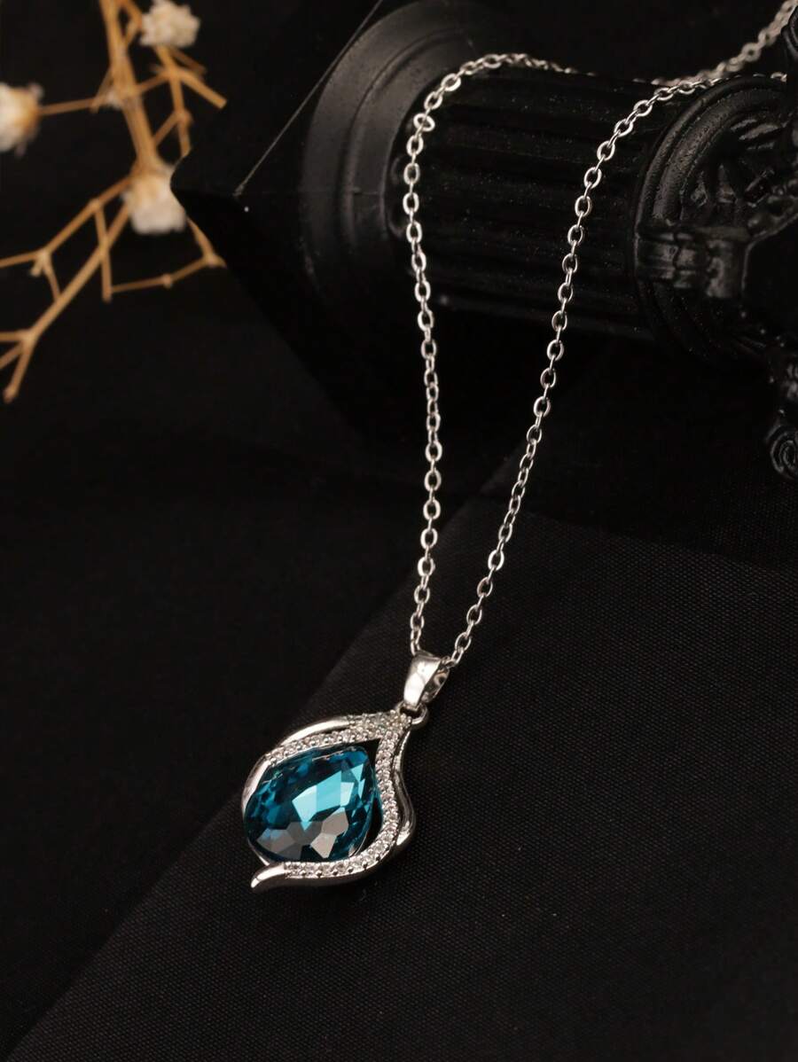 Azura Teardrop Necklace